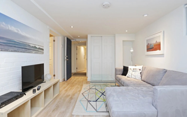 Applewood Suites - Executive Basement