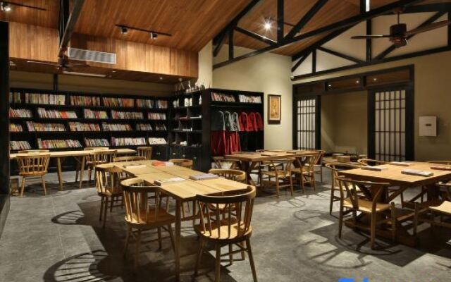 Taoshe Resort Hotel (People's Square Taoyangli Scenic Area Branch)