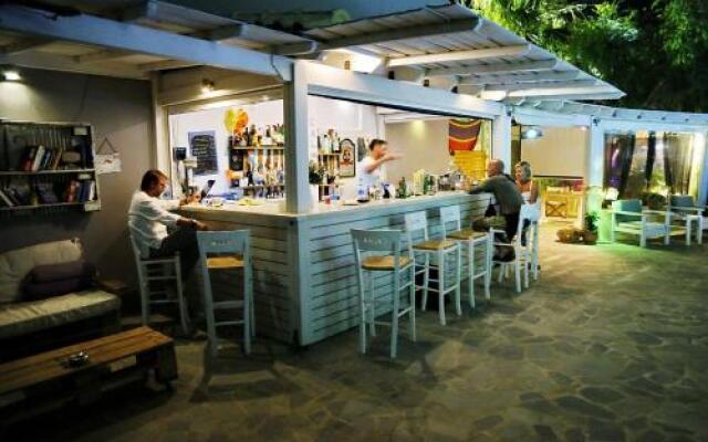 Calma Apartments & Studios