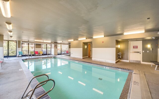 Walk to Lake Chelan: Top-level Waterfront Condo