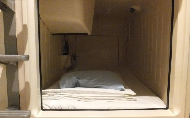 Capsule Hotel Wellbe Sakae - Caters to Men