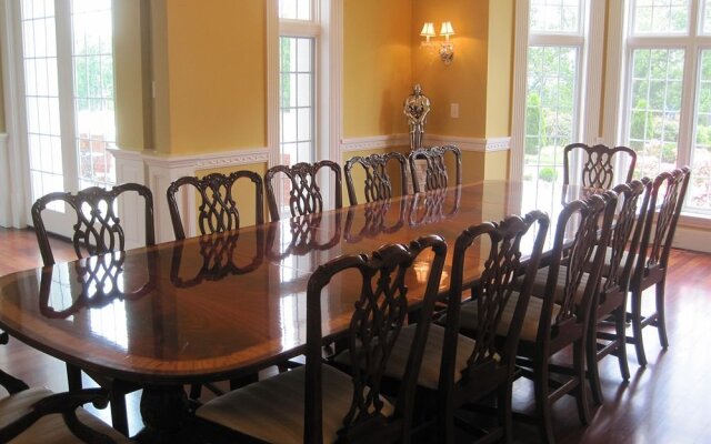 The Inn At Indian Creek & Indian Creek Bed and Stable