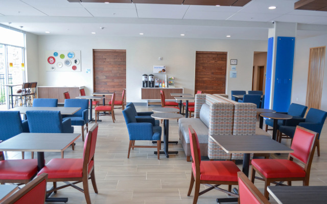 Holiday Inn Express Raleigh Arpt - Brier Crk Area
