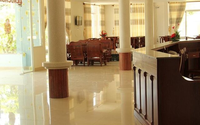 Nha Khach Con Dao