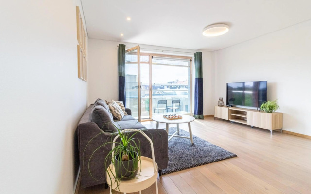 Center Apt, Covered Parking, Balcony, By Cohost