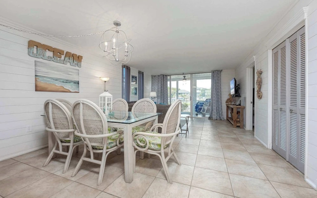 The Condor - Stay for 6