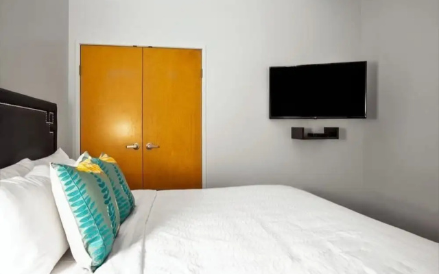 CozySuites The Block Skybridge Access