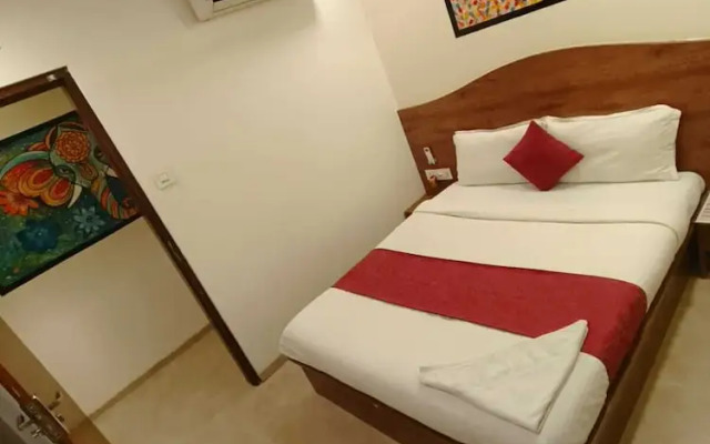 hotel beach crown juhu