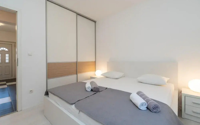 Villa S