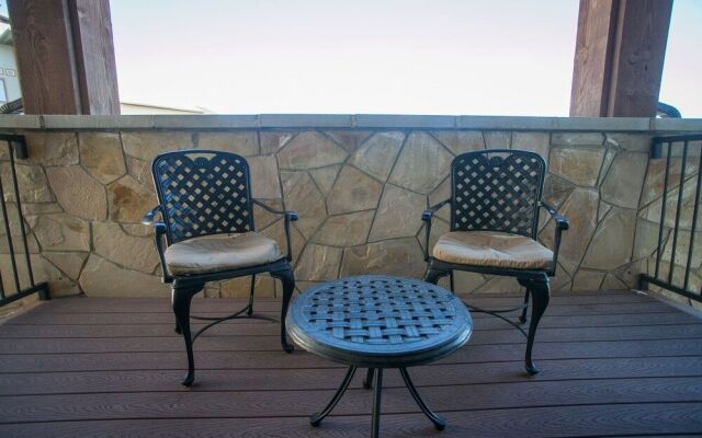 Stay in Comfort while Enjoying Valley Views by RedAwning