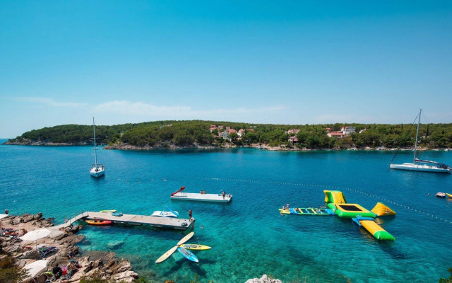 Gava Waterman Milna Resort