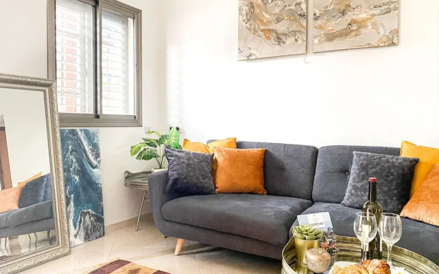 Modern Downtown 3BR by Ahlan Hospitality