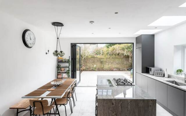 Brand New Luxurious 5 Bedroom Townhouse