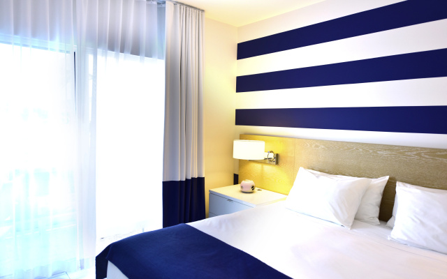 Pestana South Beach Art Deco Miami - Image 3