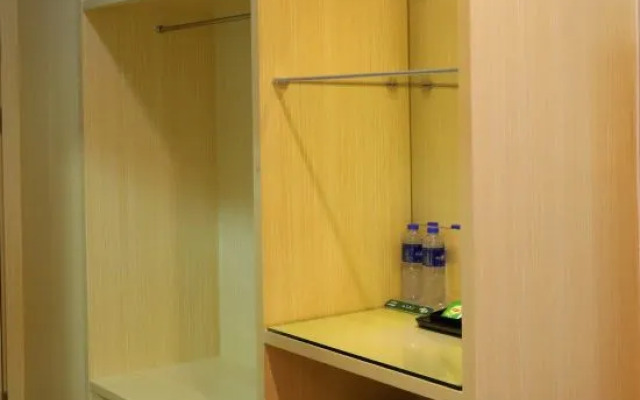 Meizhou Jiayuan Hotel (Meizhou Xueyi Middle School)