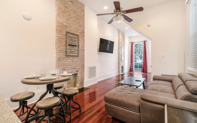 Residences Du Carondelet by Hosteeva