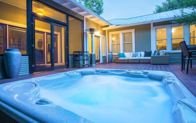 Heart of Fredericksburg w/Pool,Hot-Tub&Grill