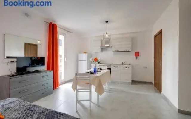 Modern Studio Central Location