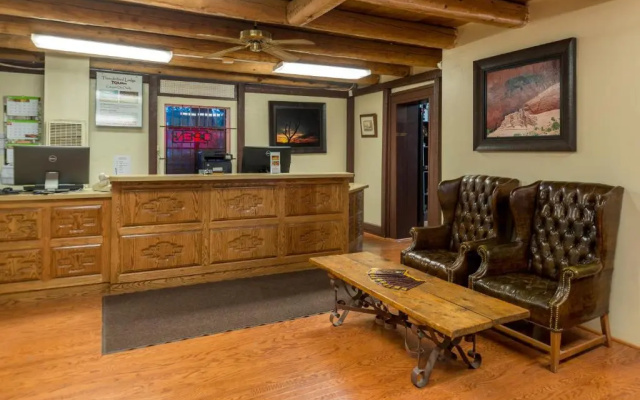 Thunderbird Lodge