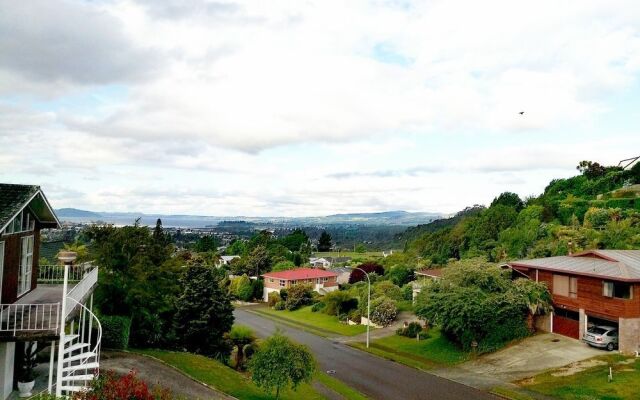 Foodora Lake View Bed & Breakfast