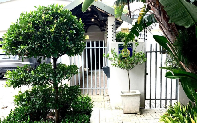 96 Meent Guest House