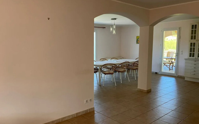 Villa With Private Pool and Jacuzzi