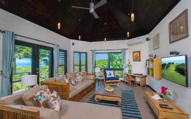 Luxury Villa sleeps 6, Beach Access, Montego Bay