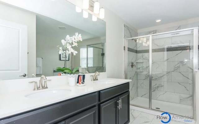 Fancy Family Home at Championsgate Chg101