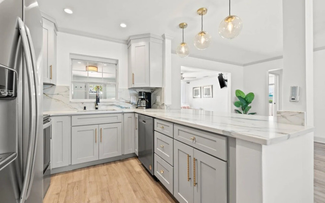 Stylish Villa Near Treasure Island Beaches