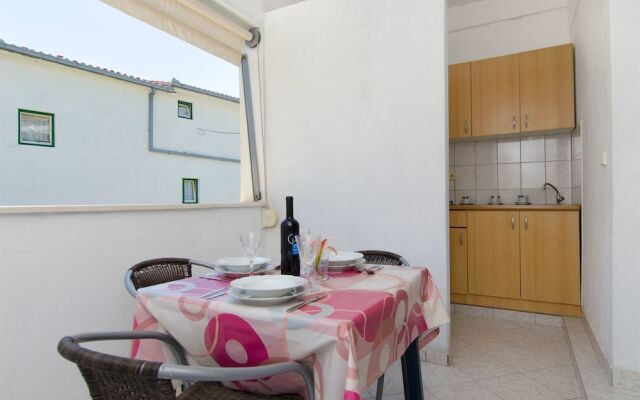 Apartments and Rooms Perica