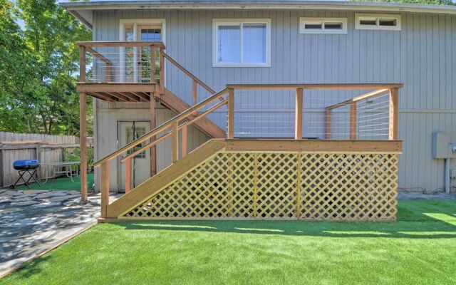 Close to Parks & Brews: Sunny Grants Pass Apt!