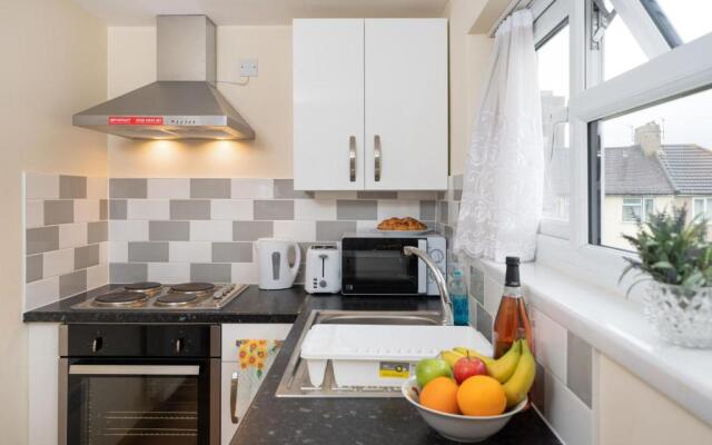 S6 Ensuite Loft Studio Space (Sandycroft Guest House)