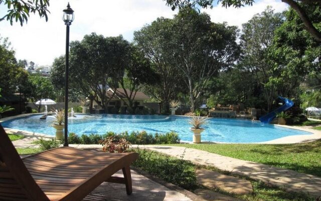 Pacific Waves Resort