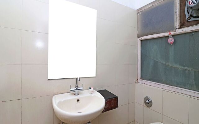 OYO 13161 King's Palace