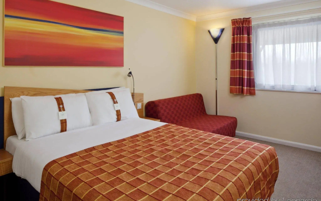 Holiday Inn Express Milton Keynes by IHG