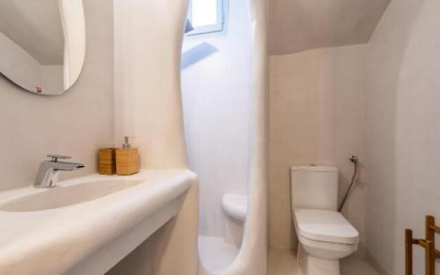 Plaka Suites