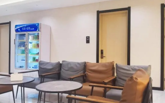 Continent Business Hotel (Changchun West Railway Station)