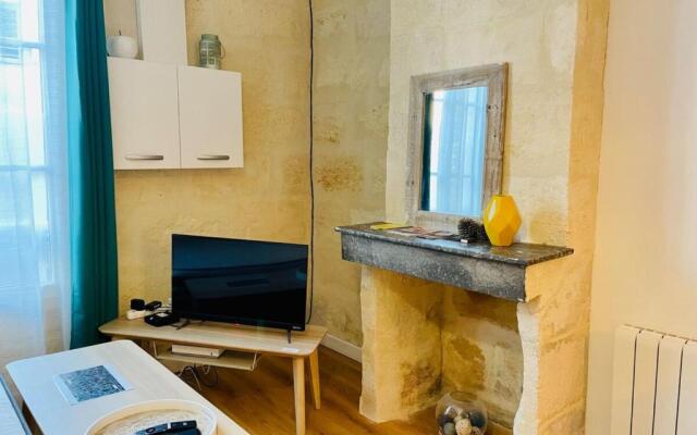 Furnished Studio in A Quiet Authentic Area Near All Amenities