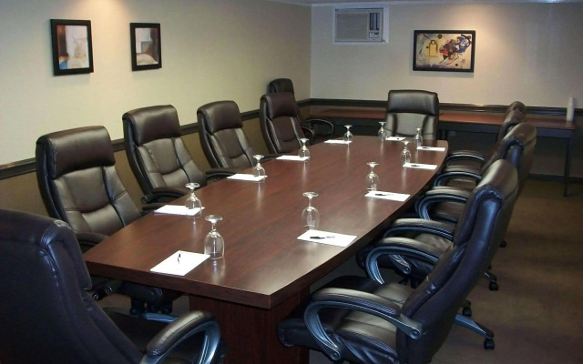 Park Inn by Radisson Sharon