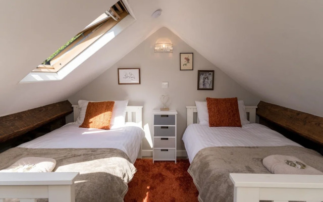 Stunning 2 Bed Cottage in Fordwells