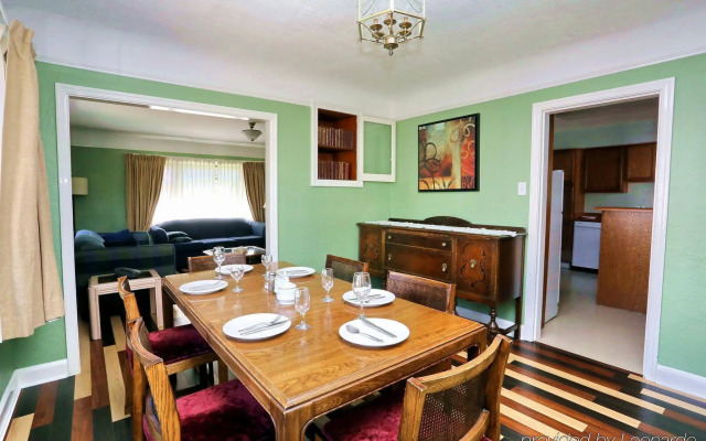 James Bay Inn Hotel & Suites