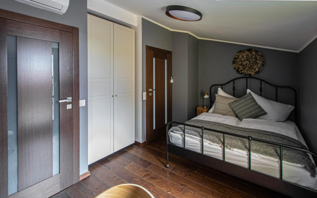 Quite Loft with Balcony and 3 Air Conditioners