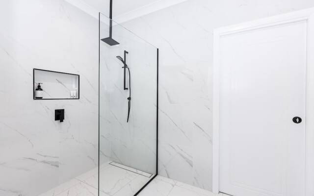 Two Ten Luxury CBD Accommodation