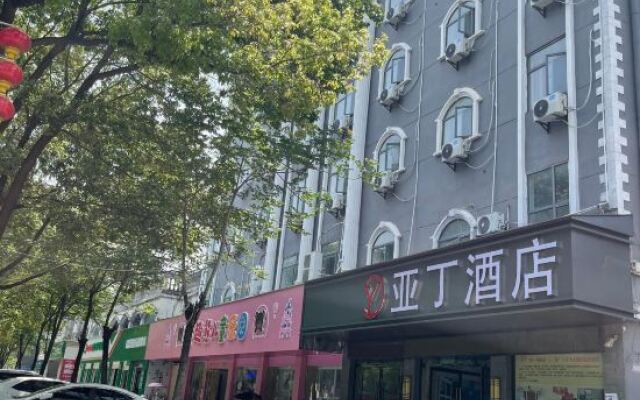 Yading Hotel (Yicheng Xiangsha Avenue)