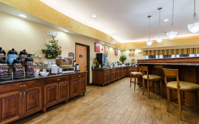 Comfort Suites Salina South