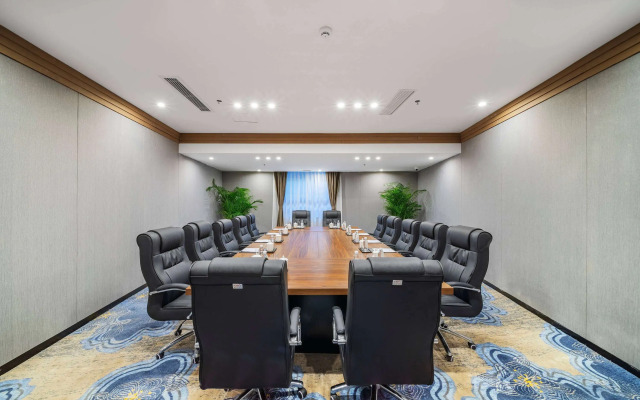 Howard Johnson By Wyndham Lake Serenity Hotel Neijiang