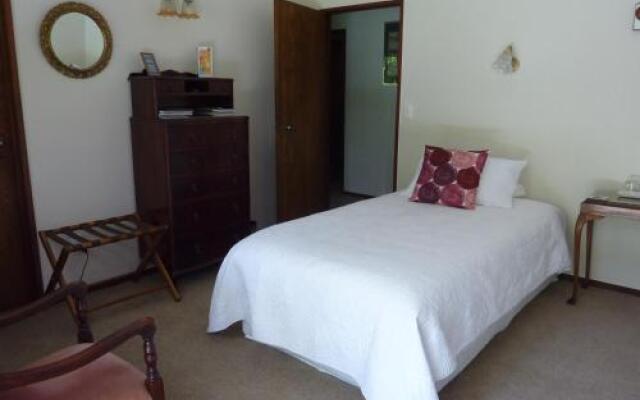 Thorold Country House