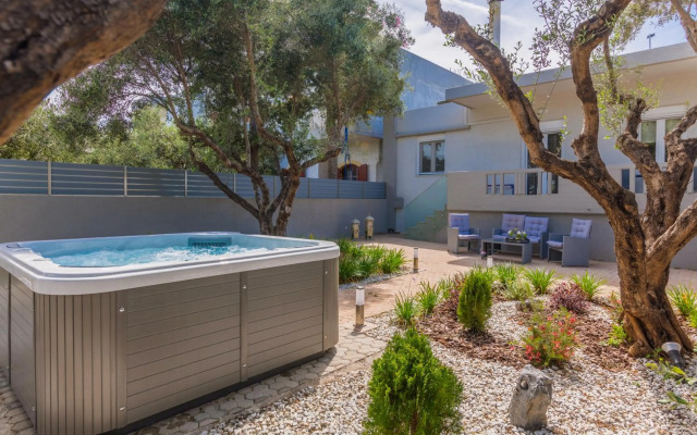 Gouves Family Apartment with Jacuzzi