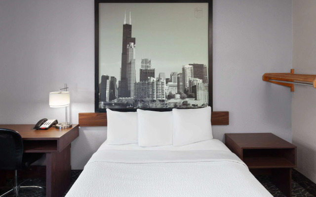 Super 8 by Wyndham Romeoville Bolingbrook