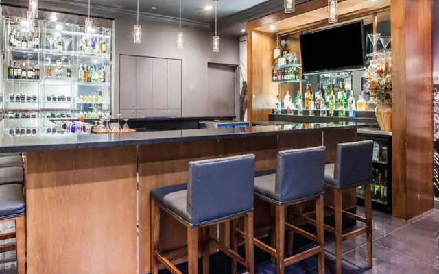 Clarion Hotel Empire Meadowlands